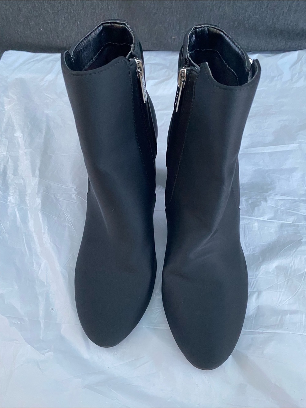 Unisa Black Smooth Ankle Booties with Side Zip Size 8